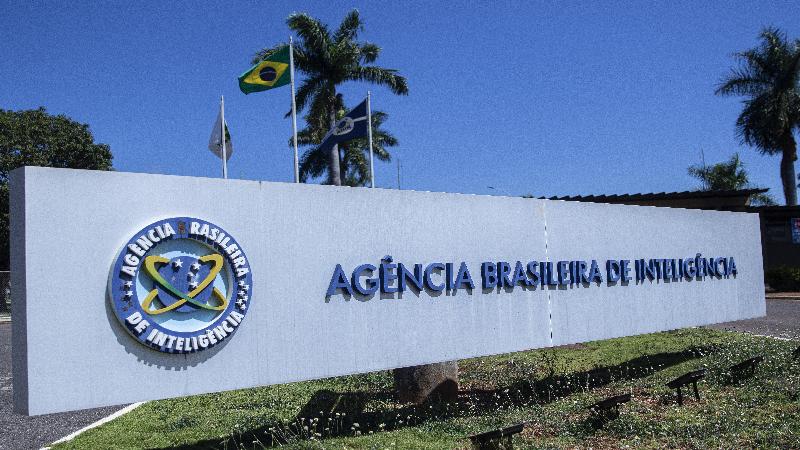Lula demite diretor-adjunto da Abin