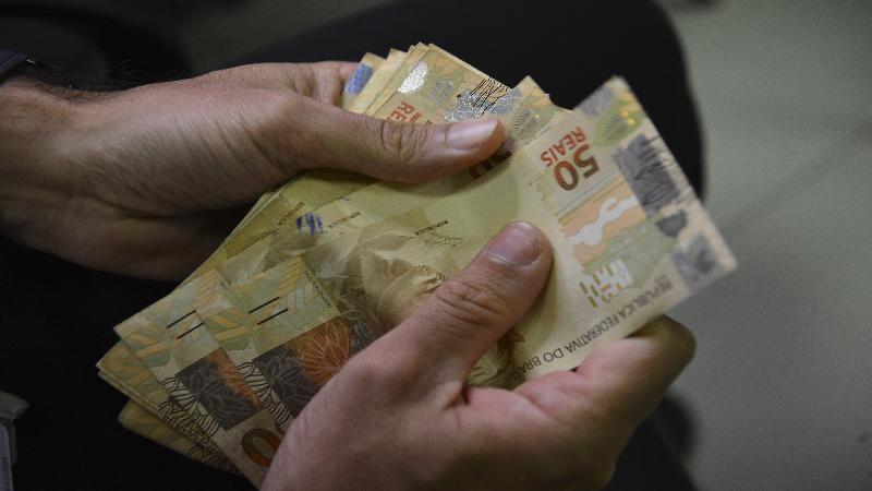 Salário mínimo de R$ 1.412 começa a ser pago nesta quinta-feira