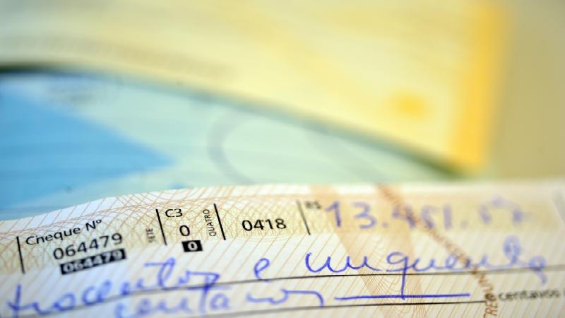 Uso de cheques no Brasil cai 95% desde 1995