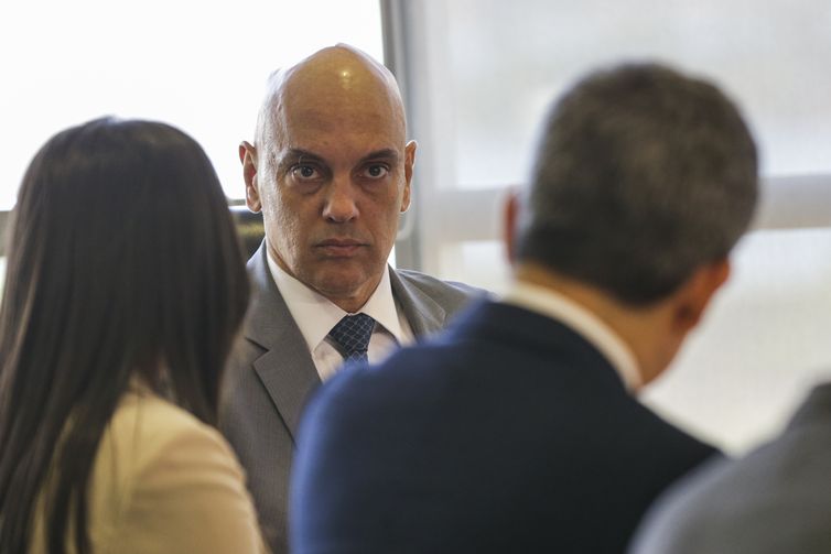 Bolsonaro pede afastamento de Alexandre de Moraes de relatoria