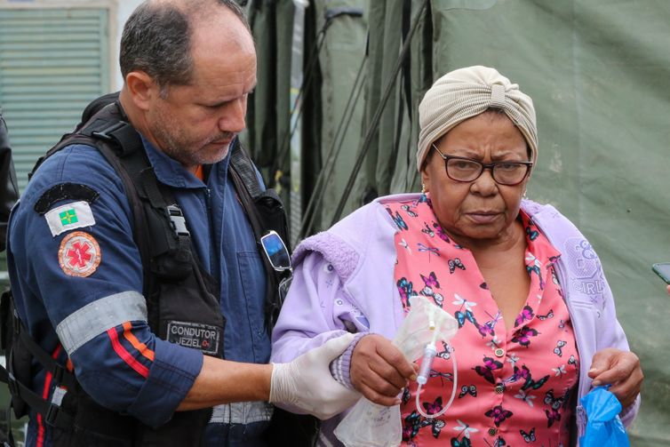Casos graves de dengue têm alta; idosos são os mais afetados