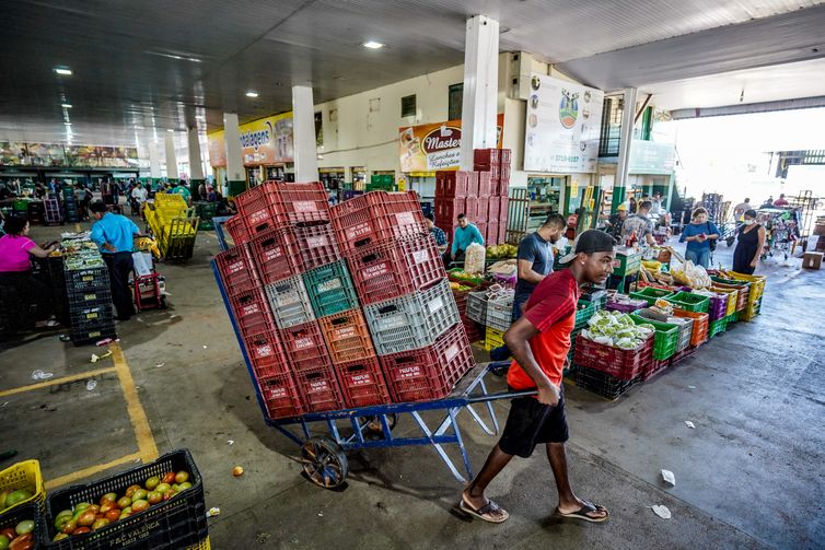 Cenoura, batata, banana, laranja ficaram mais caras em janeiro