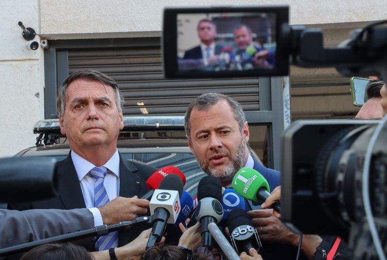 Defesa de Bolsonaro pede ao Supremo que passaporte seja devolvido