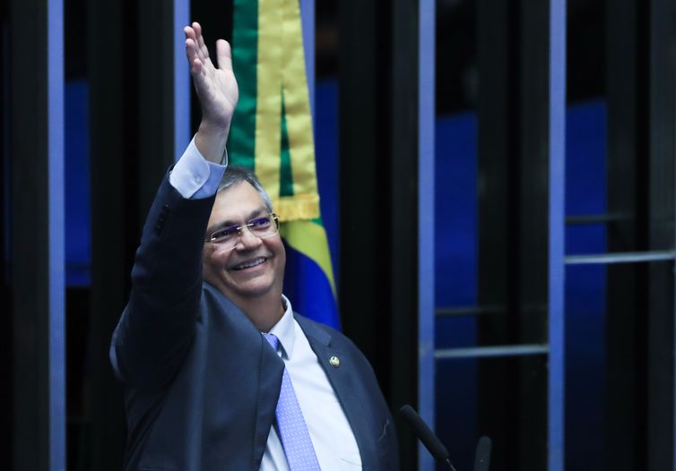 Em despedida do Senado, Dino diz que agirá pela harmonia dos poderes