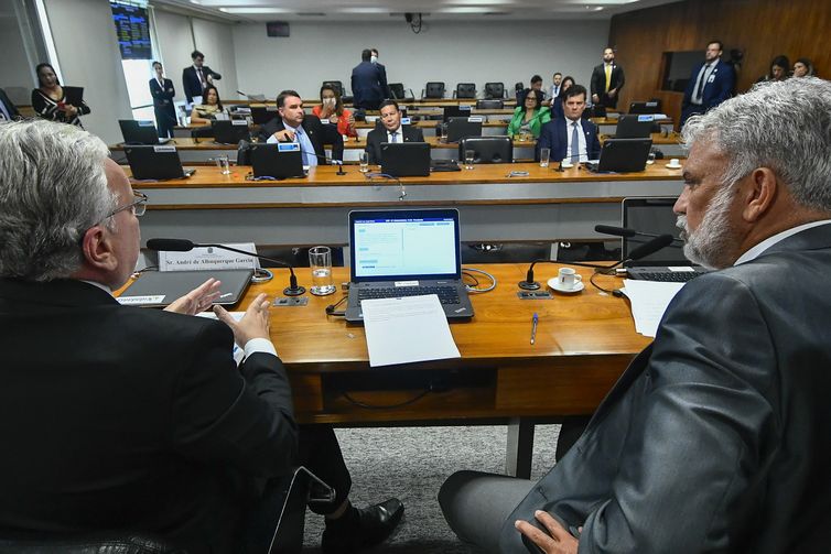 Em reunião reservada, senadores ouvem secretário sobre fuga em Mossoró
