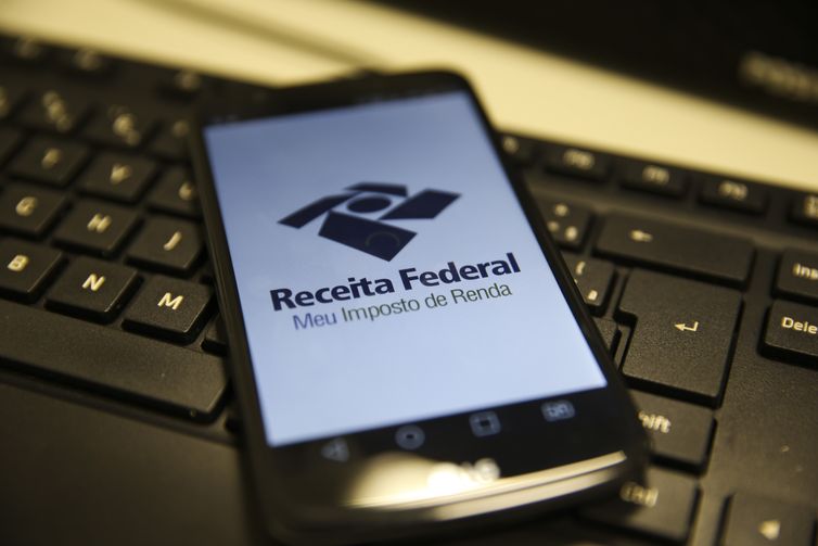 Empresas devem enviar comprovantes para Imposto de Renda até hoje