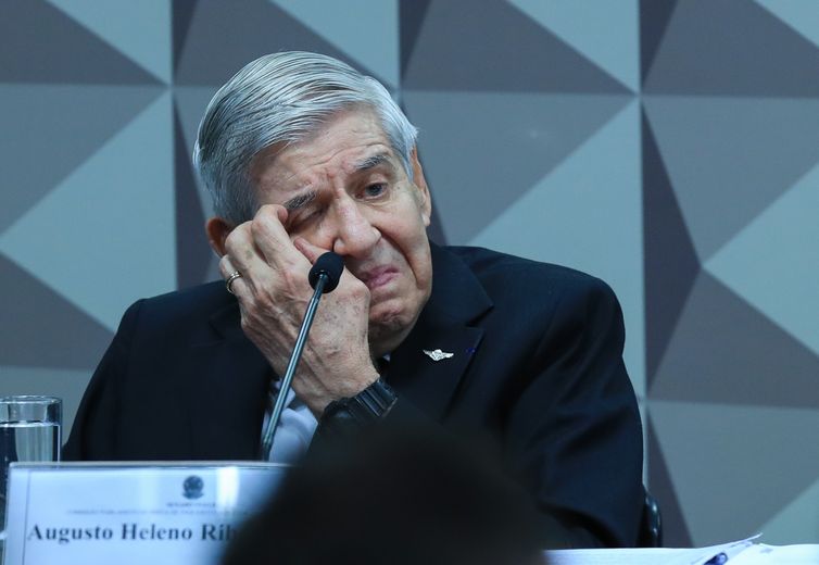 General defendeu rompimento institucional para manter Bolsonaro