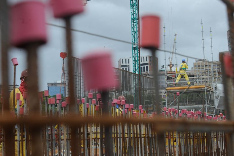 Lula revoga reoneração de 17 setores da economia