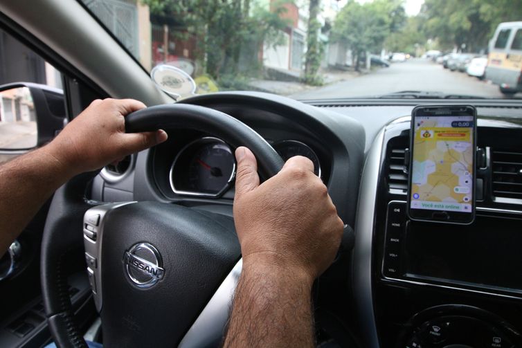 Ministro vota para unificar entendimento do STF sobre uberização 
