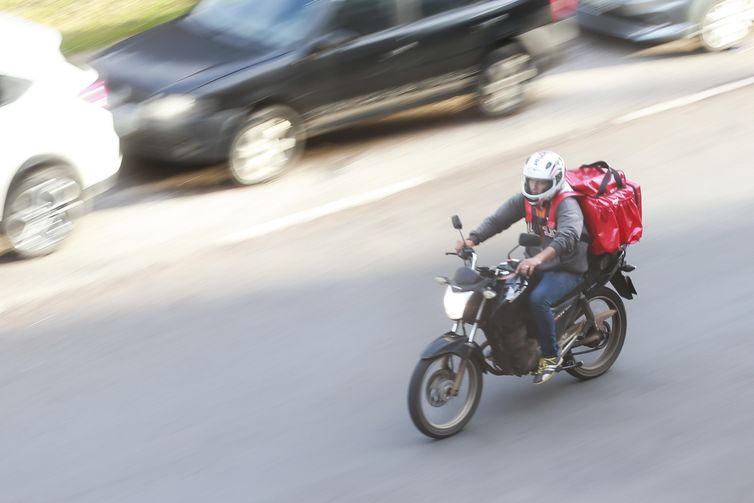 Primeira Turma do STF volta a negar vínculo de emprego a entregador