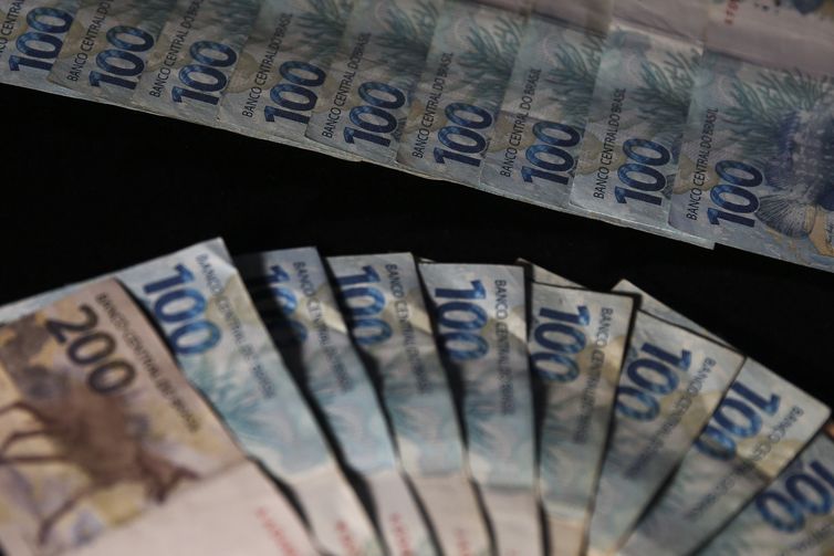 Setor público teve déficit de R$ 249 bilhões no ano passado