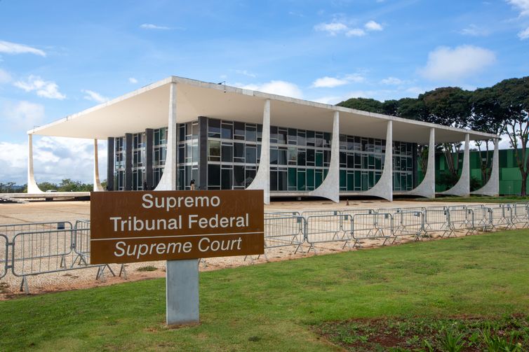 STF: é preciso apresentar motivo para demitir funcionário público