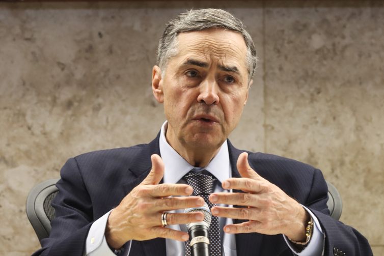 Barroso diz que risco à democracia era maior do que se pensava
