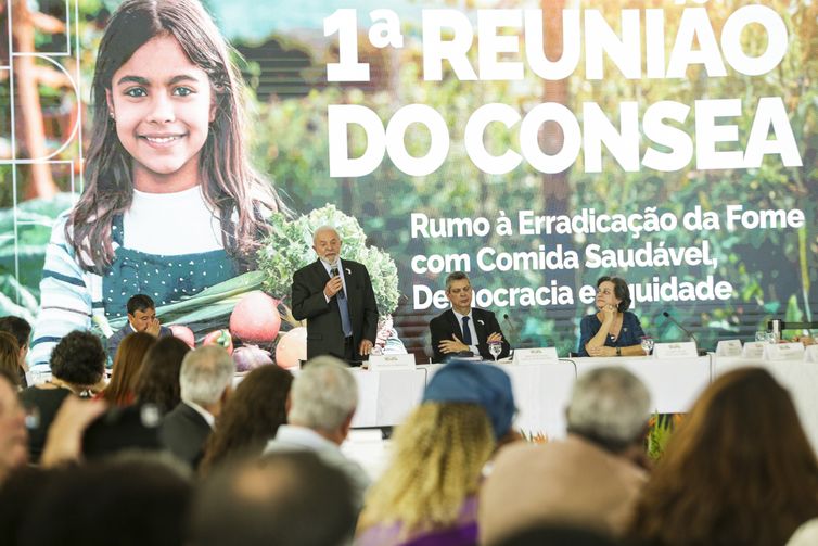 Lula regulamenta iniciativas para melhorar o acesso à alimentação 