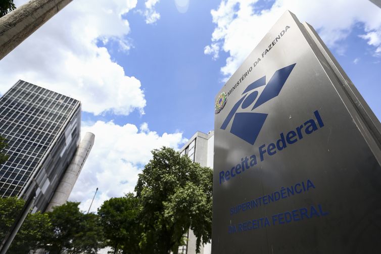 Receita libera programa para atualizar valor de bens no exterior