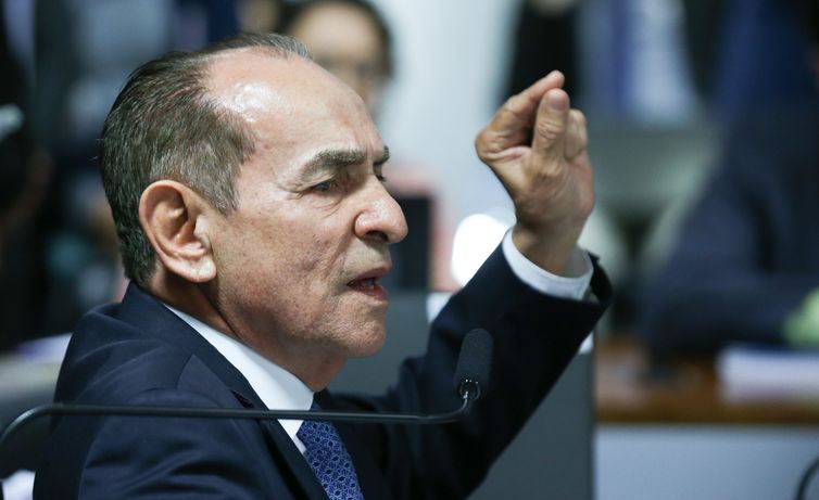 Relatório do Código Eleitoral no Senado exige quarentena para militar