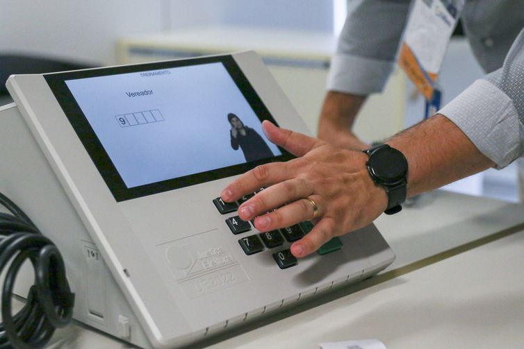 AGU lança cartilha sobre conduta de agentes públicos nas eleições