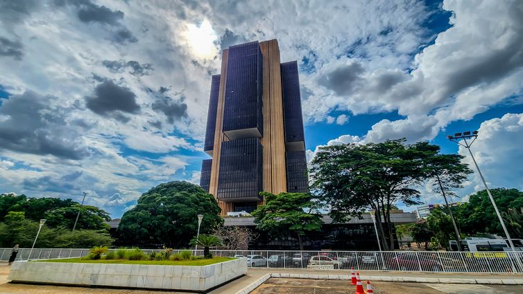 Brasileiros ainda não sacaram R$ 7,79 bi de valores a receber