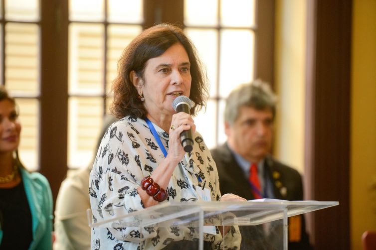 Ministra não comenta decisão sobre aborto, mas garante acolhimento