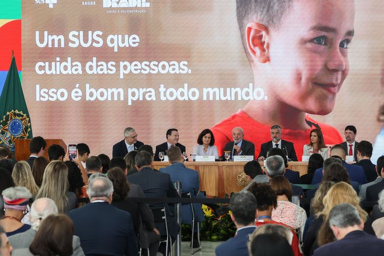Saúde anuncia política para ampliar acesso a especialistas no SUS