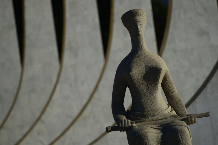 STF tem maioria de votos contra “poder moderador” das Forças Armadas 