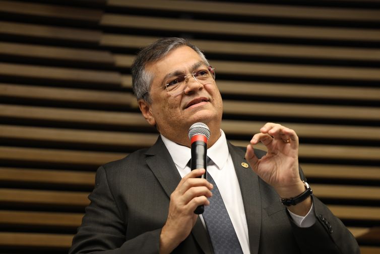 Dino: queda da bolsa não tem relação com veto sobre leis estrangeiras