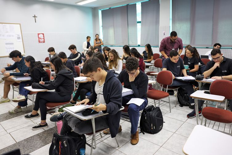 Fies/2025: MEC define regras para oferta de vagas remanescentes 