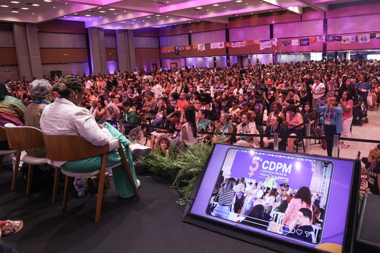 Brasília: conferencistas exigem políticas para todas as