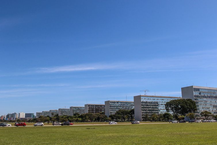 Governo reduz para R$ 7,7 bi congelamento de despesas no Orçamento