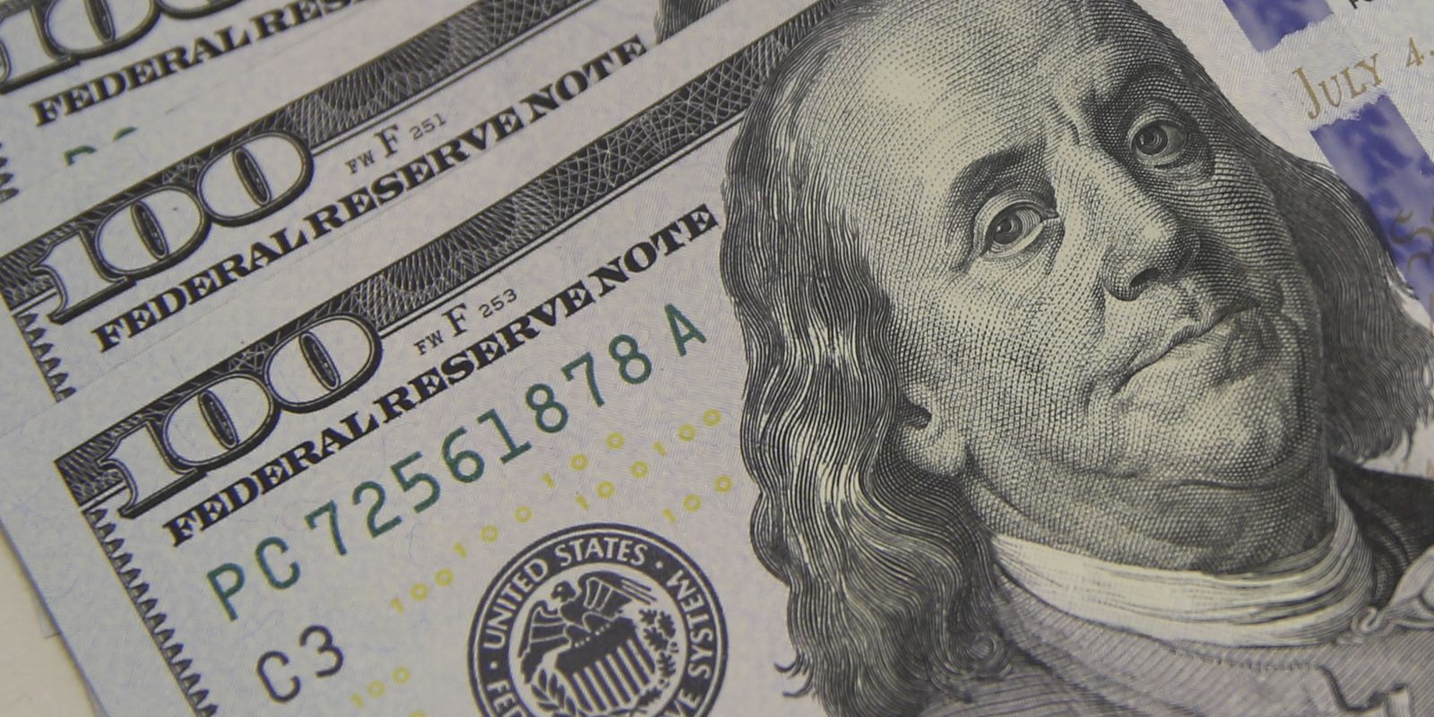 Dólar cai para R$ 5,19 e continua no menor valor em 20 meses