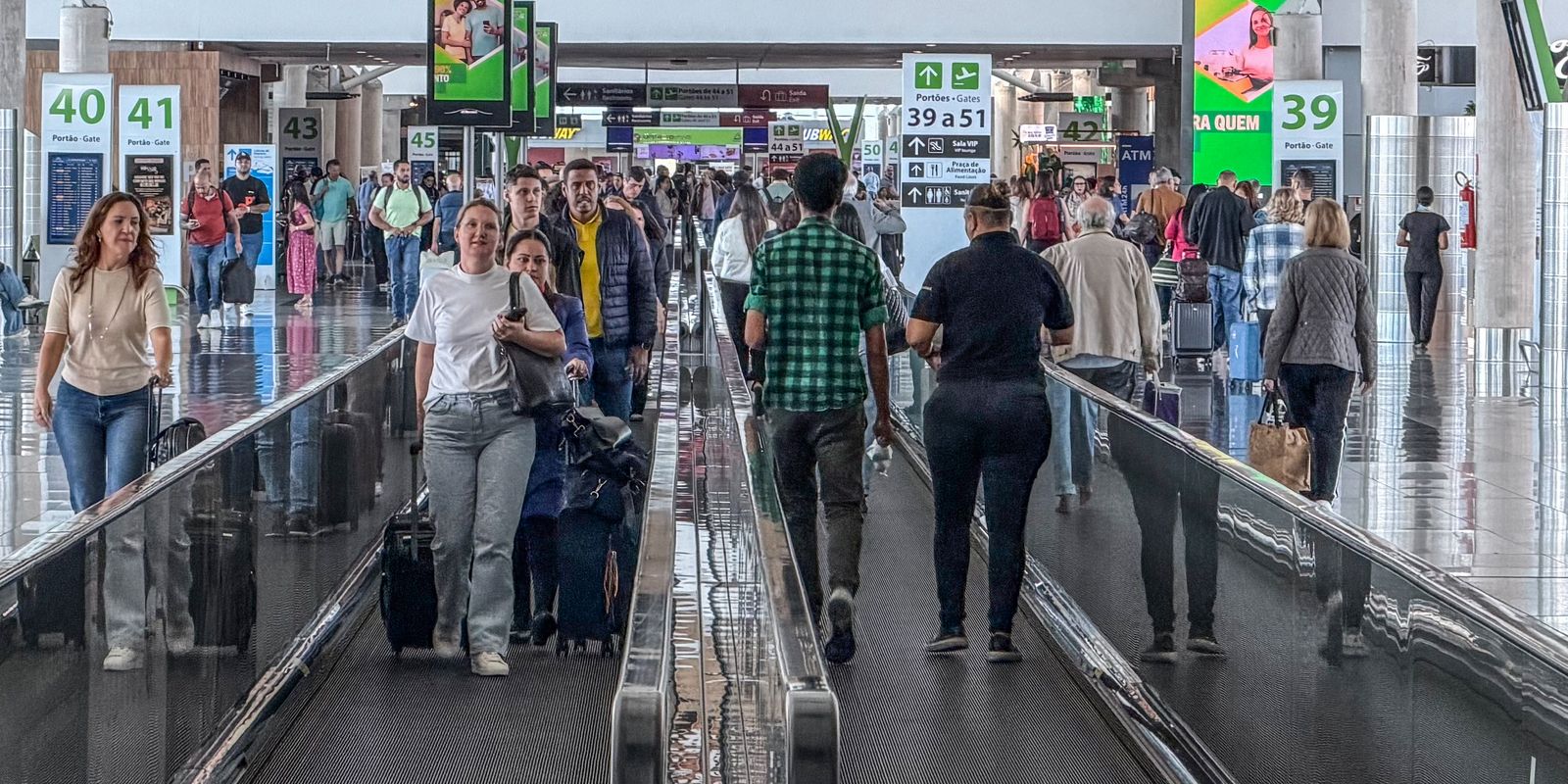 Setor de serviços fica estável em junho e sobe 2% no 1º semestre